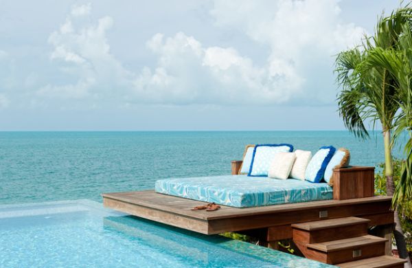 Dream deck space that sports an unexpectedly simple daybed