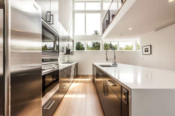 Ergonomic modern kitchen in white