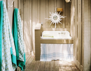 12 Tropical Bathrooms with Summer Style