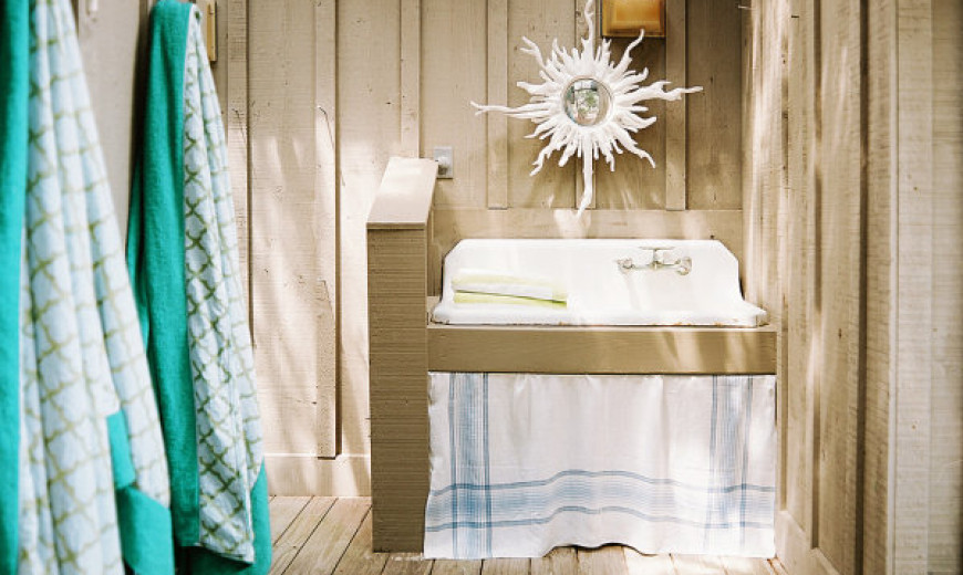 12 Tropical Bathrooms with Summer Style