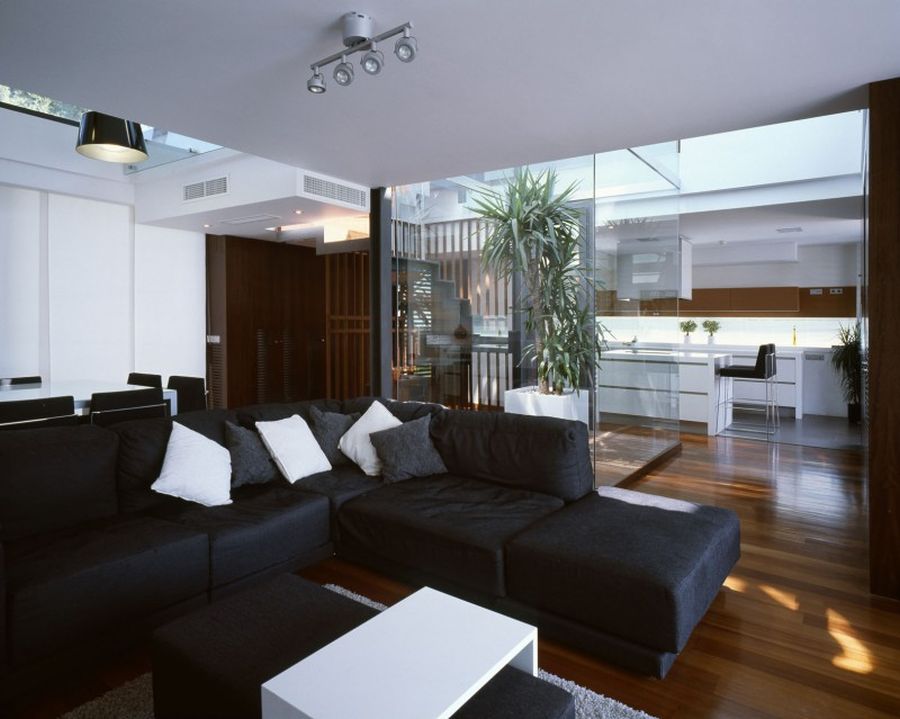 Spacious living room