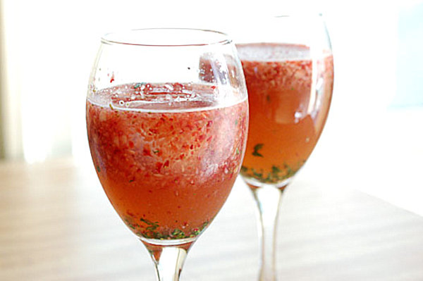 Strawberry balsamic spritzer