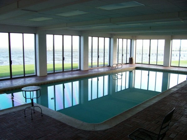 Indoor pool protected from glare