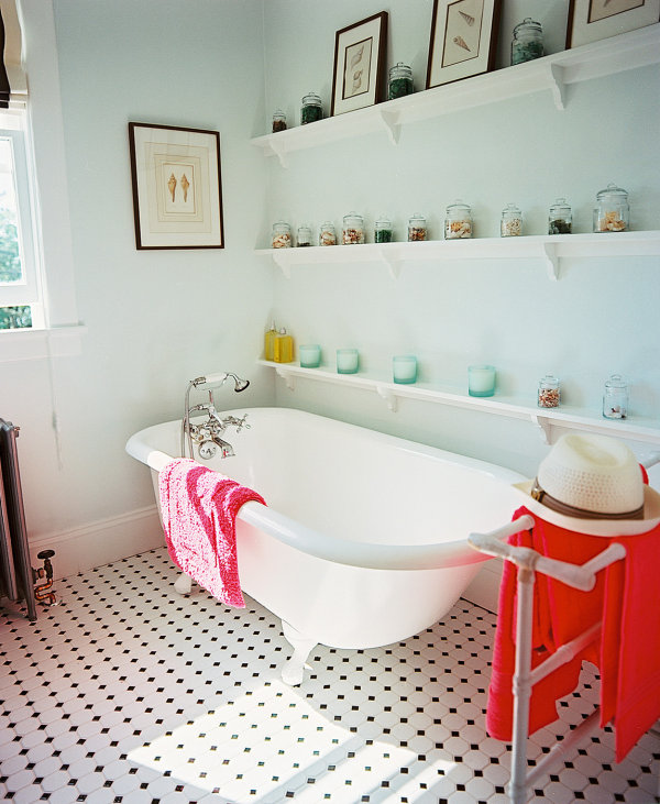 Traditional beachy bathroom