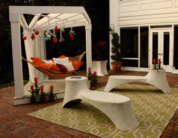 Unique triangle hammock frame for your patio!