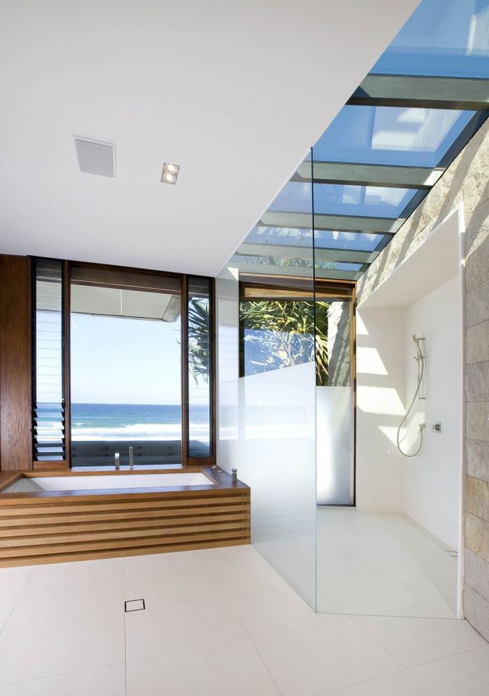 Awesome ocean views from the bath