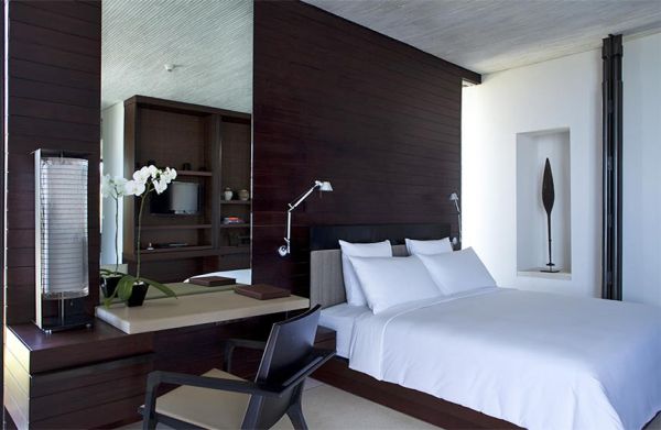 Bedroom in the suite of Alila Villas Uluwatu