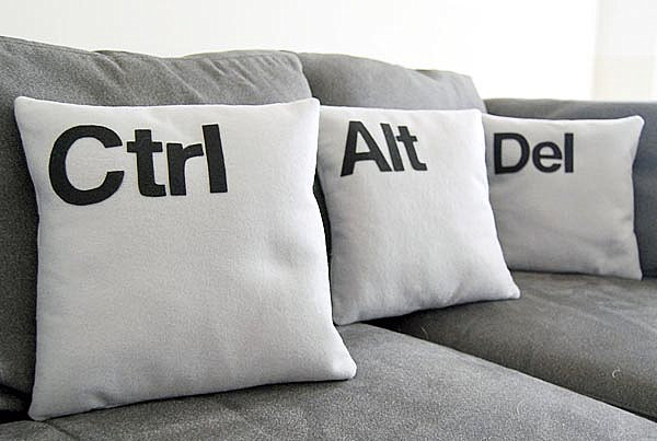 Ctrl-Alt-Del pillow set