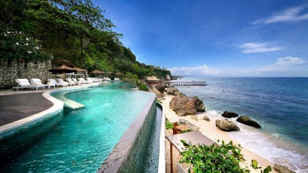 Infinity pool at the AYANA