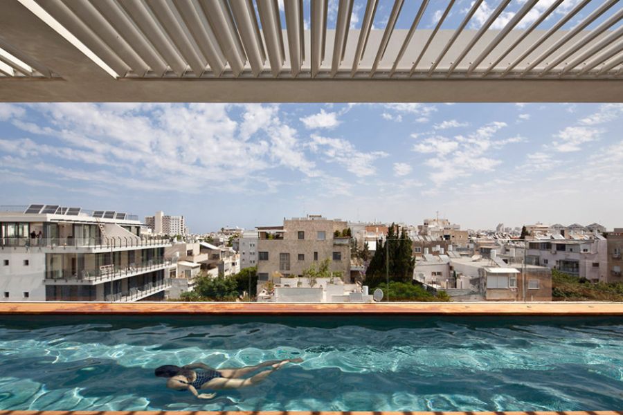 Infinity pool in Tel Aviv Residence