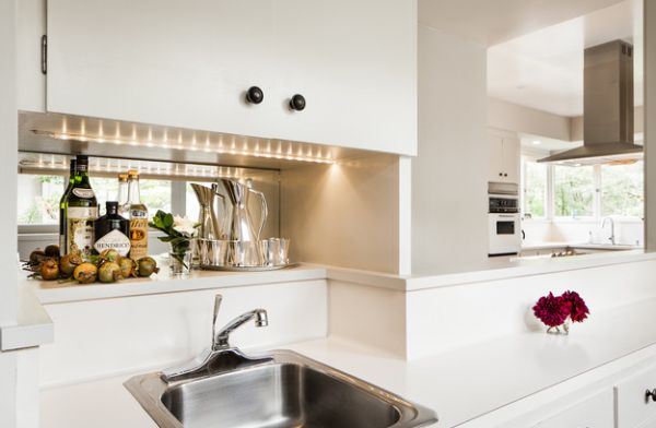 Lovely contemporary kitchen in white laminate