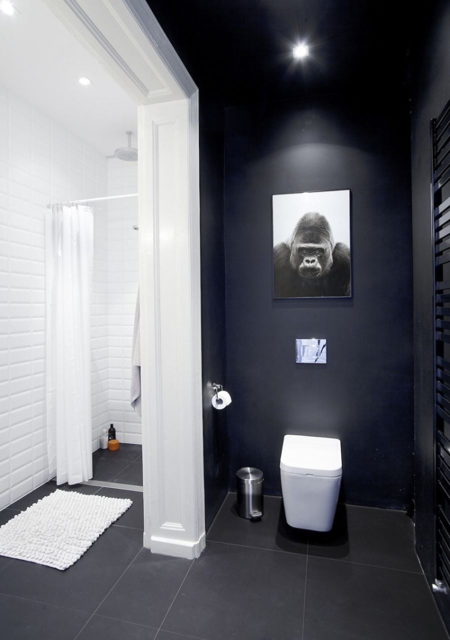 Modern bathroom in black