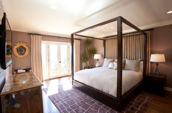 Pick a four-poster bed that matches the existing hues of the room