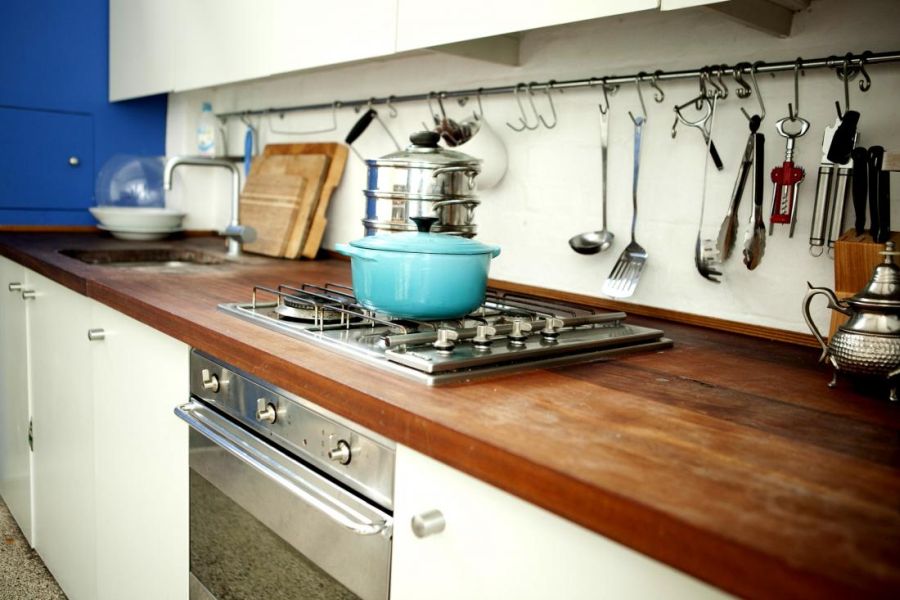 Sleek shelves in the kitchen