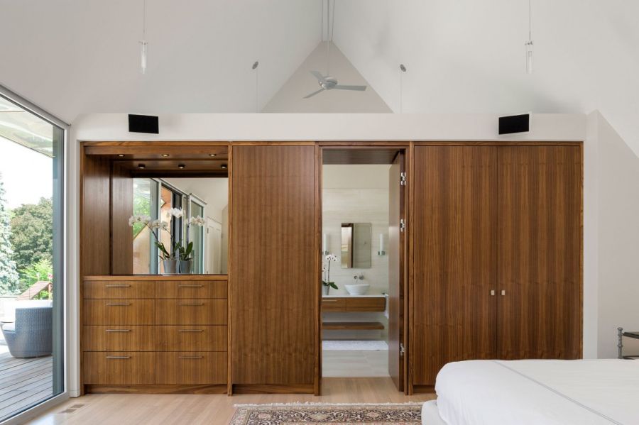 Smart wooden shelves in the bedroom