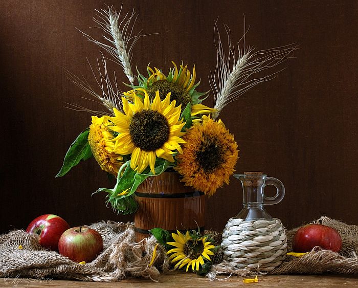 sunflower vase arrangement