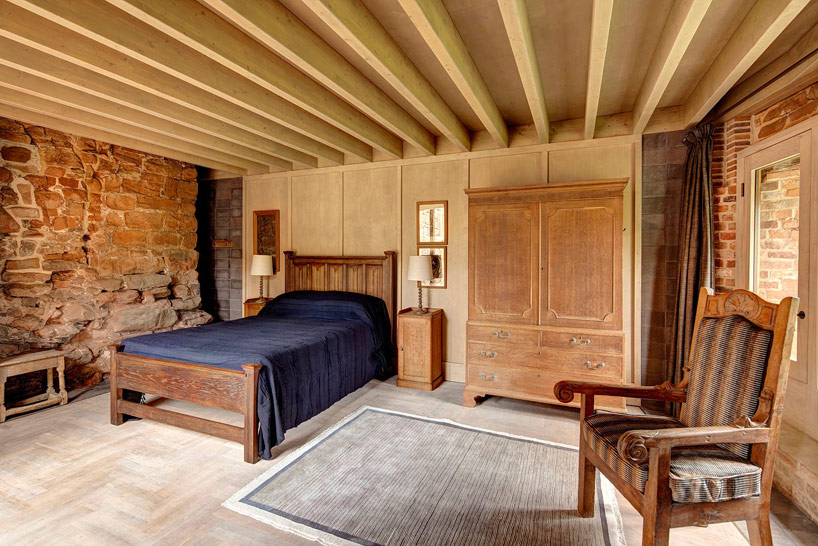 Bedrooms that preserve the original castle charm