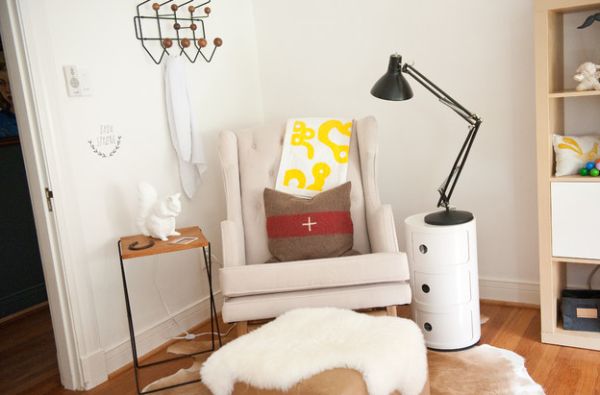 Create a lovely little reading and activity nook with the Componibili unit next to plush seating