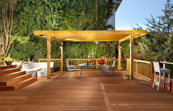 Design of the pergola blends in with the remainder of the deck