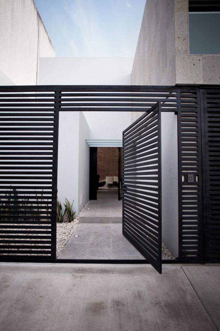 Entrance of the Cereza House