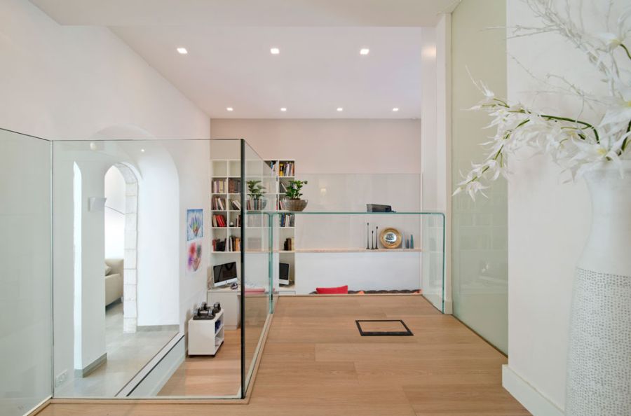 Glass partitions for small apartments