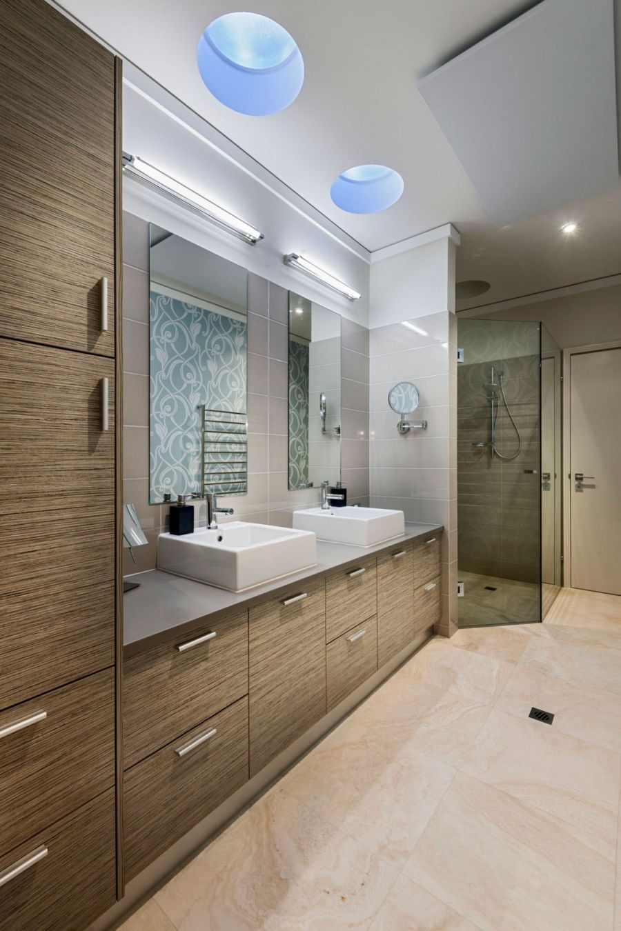 Glass shower doors in the bathroom