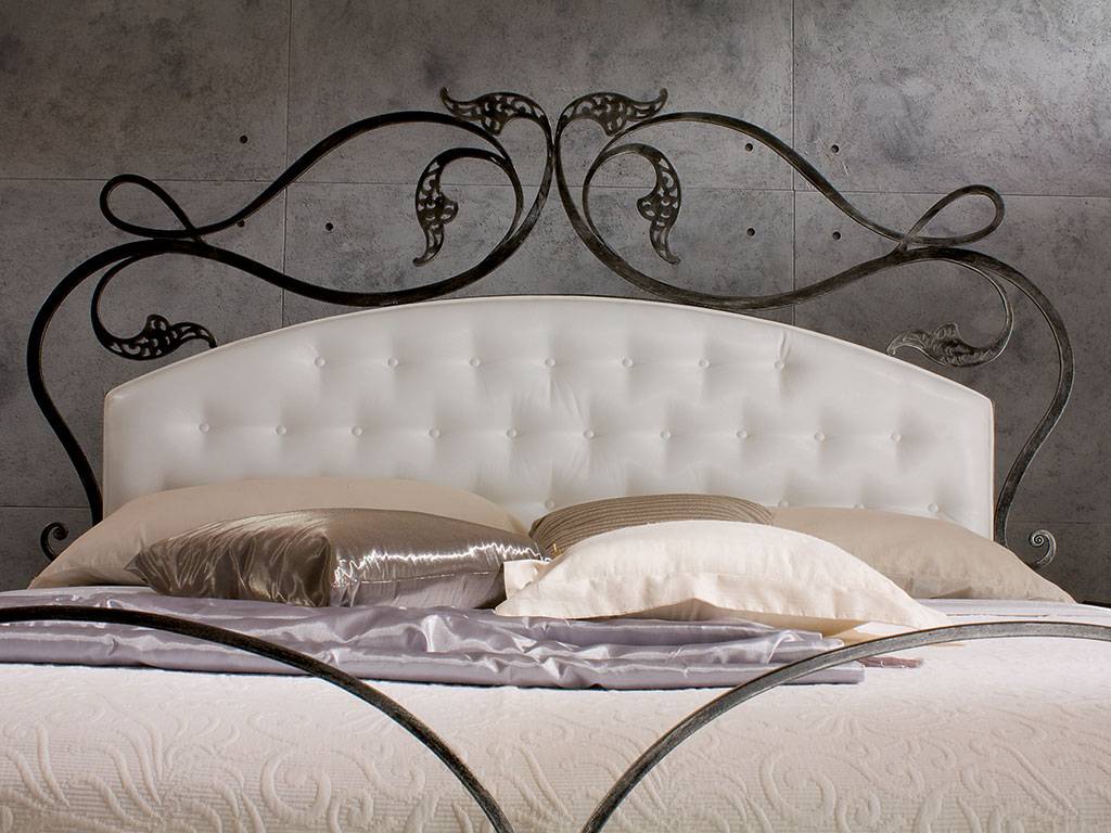 Infabbrica Ethos wrought iron bed with tufted headboard straight view from footboard