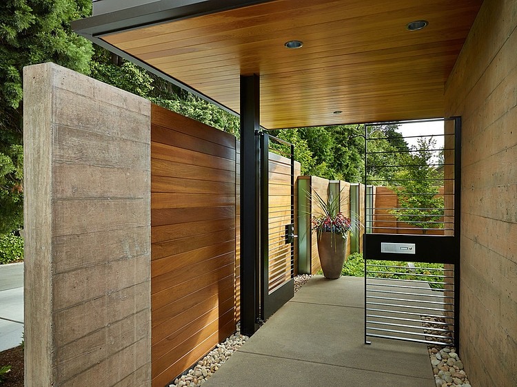 Landscape surrounding the Courtyard House in Washington