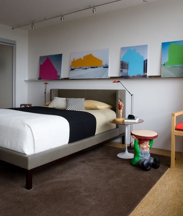 Oval Saarinen side table in the bedroom