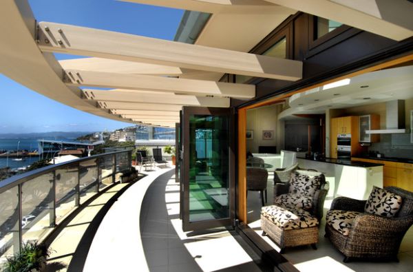 Penthouse porch with a ingenious pergola-inspired design