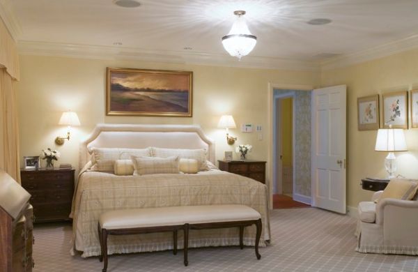 Relaxed bedroom ambiance in white and cream