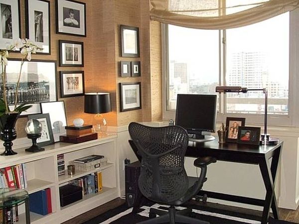 Sleek design of the Spotlight desk makes it perfect for modern home offices