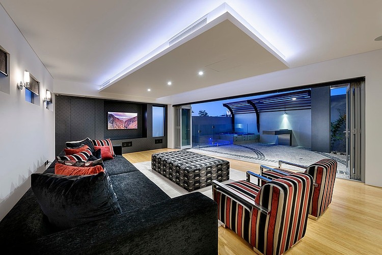 Smart living room with fabulous lighting