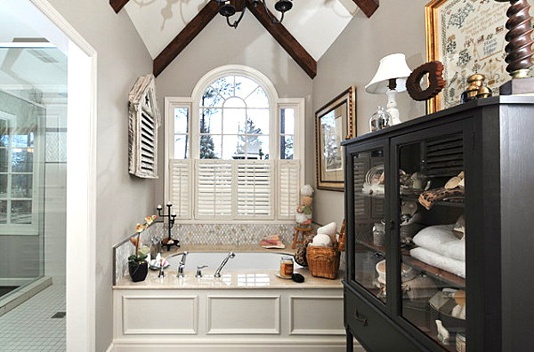 Storage piece in an eclectic bathroom