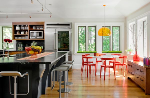 Stylish orange FLY suspension light above the Saarinen Tulip dining table