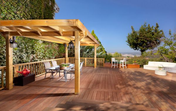 Traditional deck with a beautiful pergola