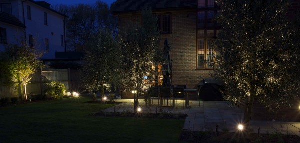 minimalist garden lighting