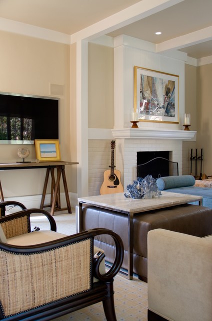 traditional living room - ottoman under table