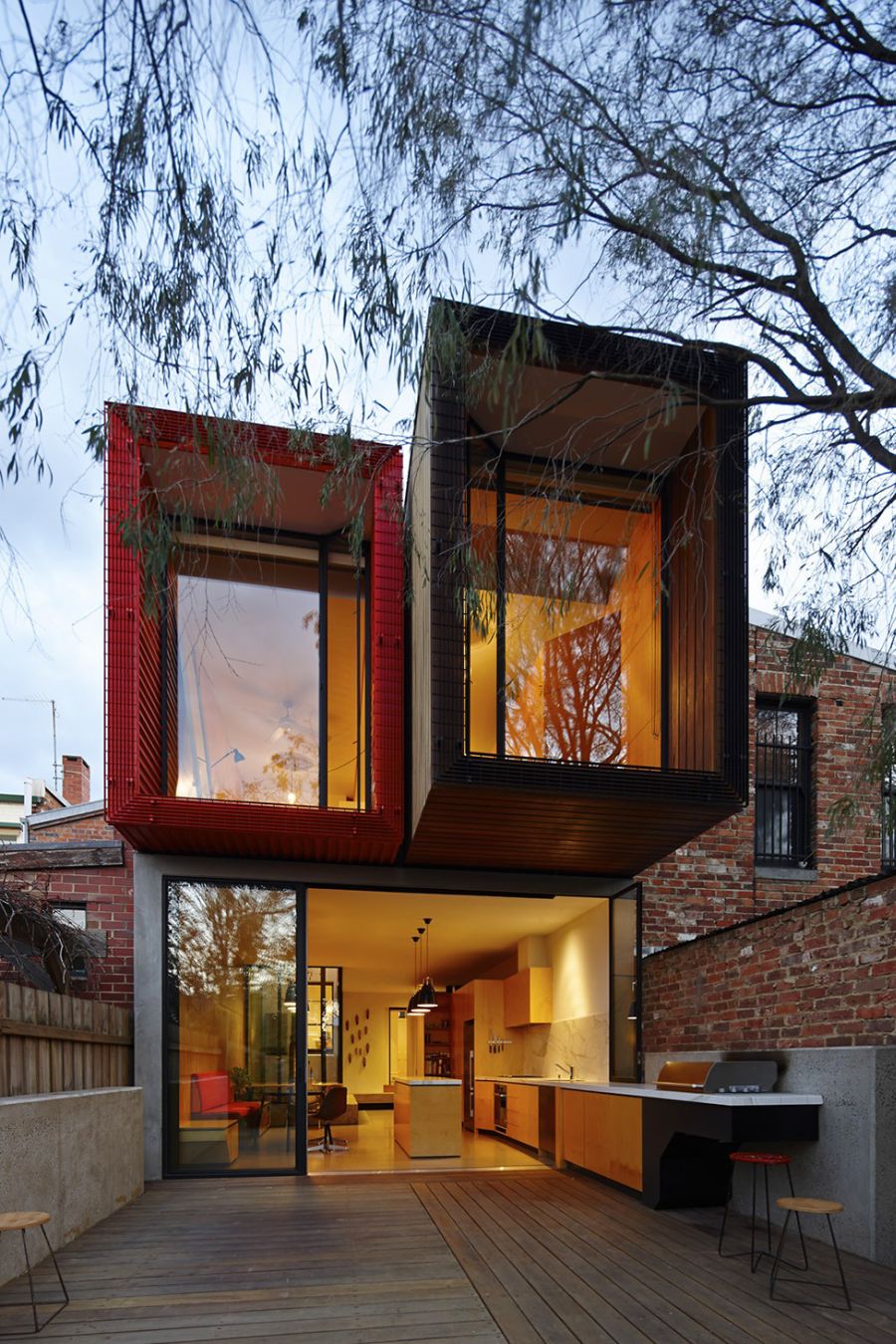 Backyard of Modern Melbourne House by Andrew Maynard