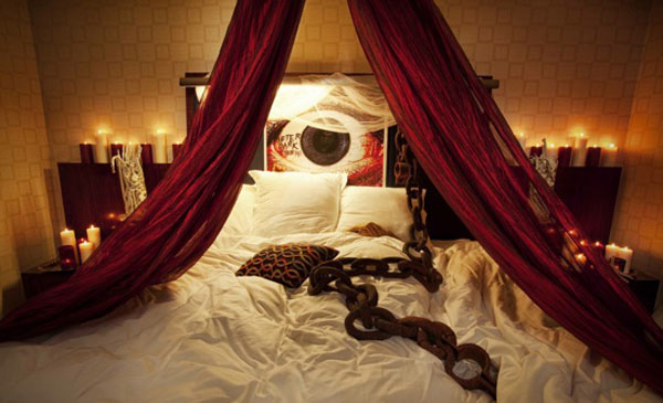 Bedrooms that seem designed for Halloween  (7)