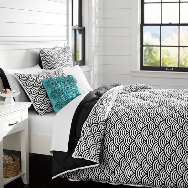 Black scallop comforter