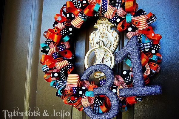 Cheerful halloween wreath DIY