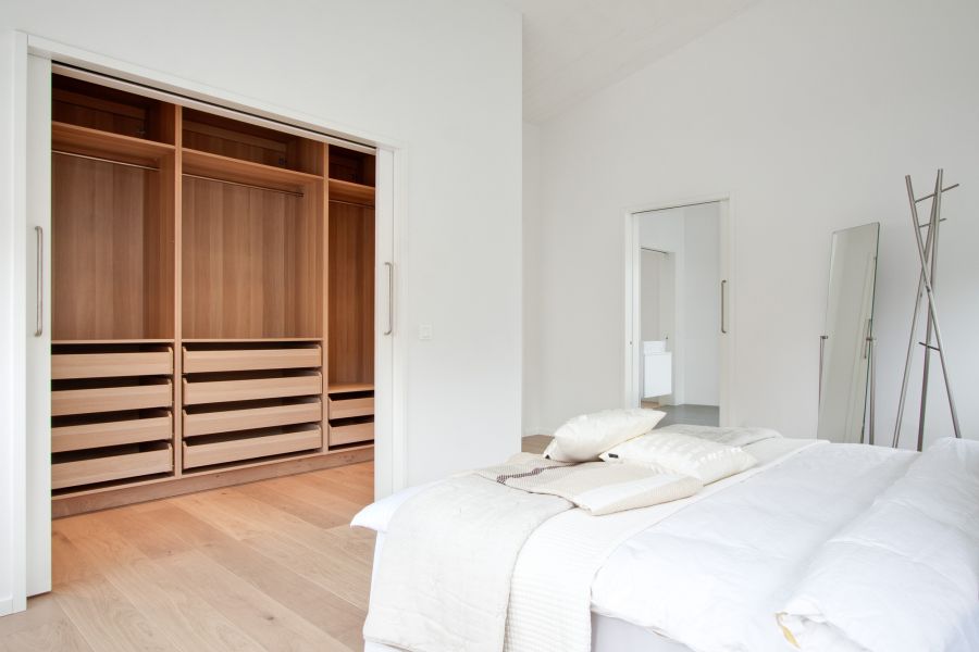 Elegant bedroom in white