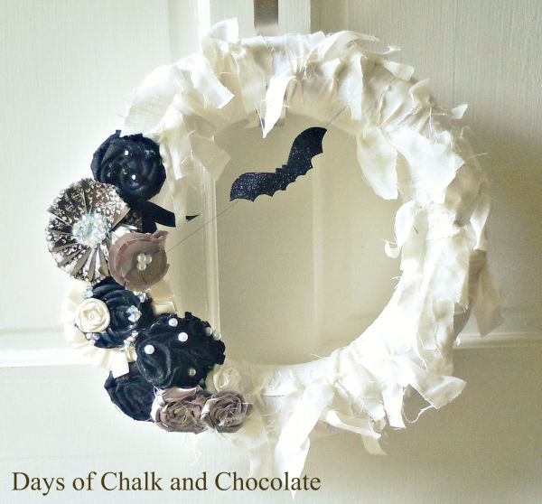 Glamourous and spooky Halloween wreath in white