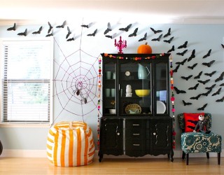 DIY Halloween Decorations: Spooky Spider Web And A Giant Spider!