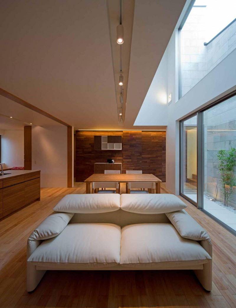 Minimalist Japanese Residence Blends Privacy With An Airy Interior