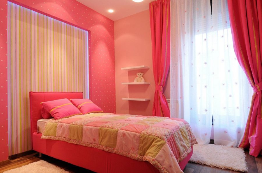 Kids' bedroom in pink