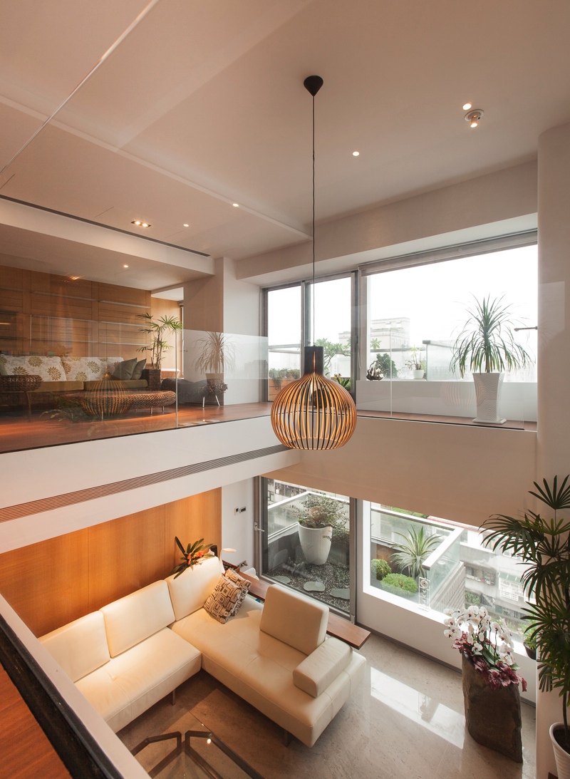 Living room with high ceiling for an airy appeal