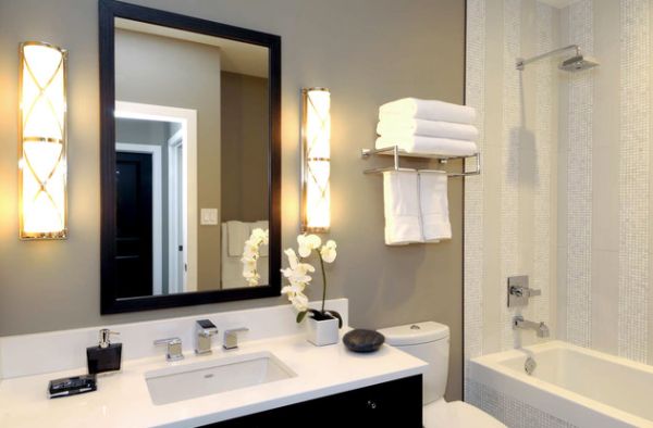 Lovely towel display and wall-mounted lighting in the bathroom