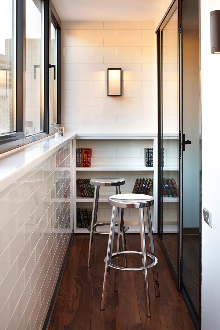 Metallic accents in the narrow study